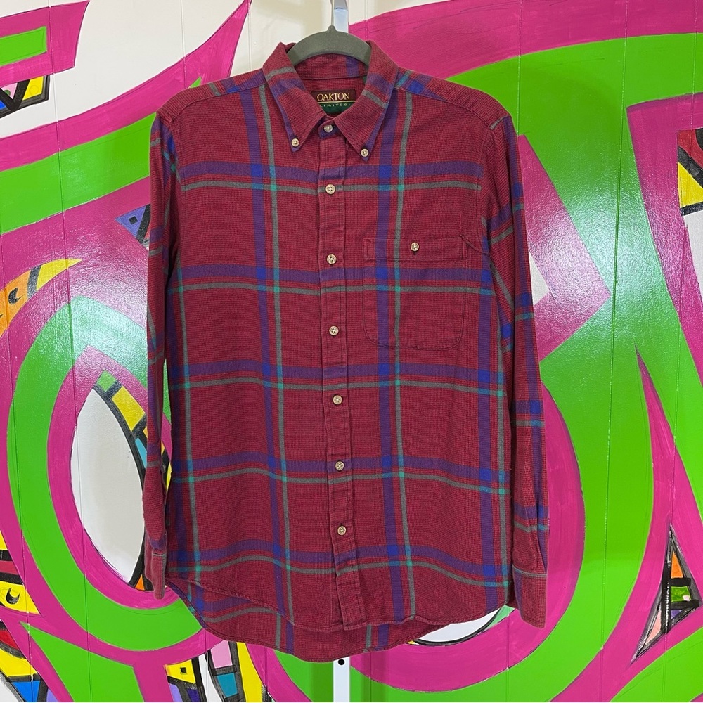 Oakton Limited, Plaid Button Down Shirt. Size Medium. Excellent condition!